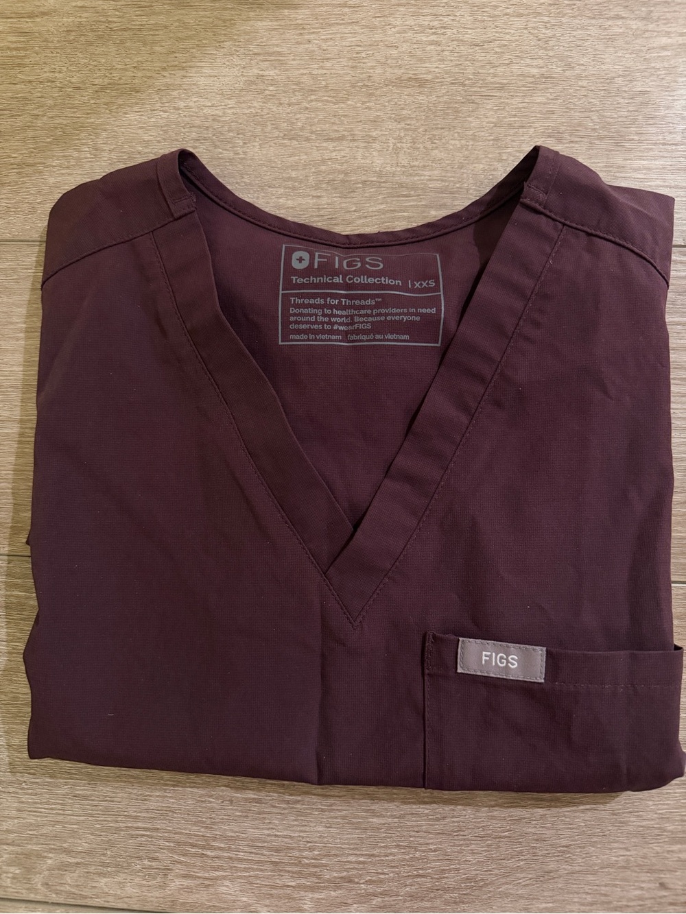 Figs Men’s V-Neck Scrub Top in Burgundy
